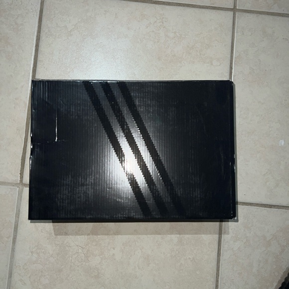 Adidas Aloha - Picture 6 of 7